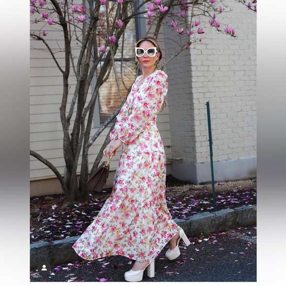 NWT GIANNI BINI Lillian Floral Print Long Sleeve Deep V-Neck Cut-Out Tiered dres - Picture 3 of 10